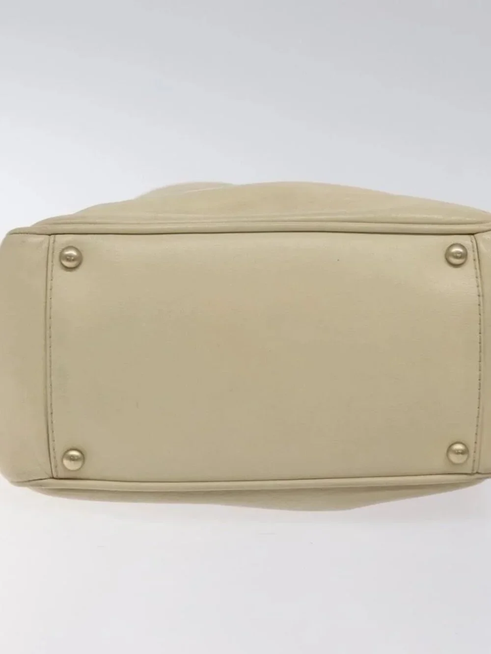 CHANEL Camelia Shoulder Bag Leather Ivory CC Auth 127482